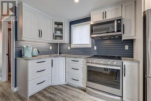 417A Edith Cavell Boulevard, Central Elgin (Port Stanley), ON - Indoor Photo Showing Kitchen With Upgraded Kitchen