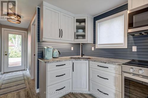 417A Edith Cavell Boulevard, Central Elgin (Port Stanley), ON - Indoor Photo Showing Kitchen With Upgraded Kitchen