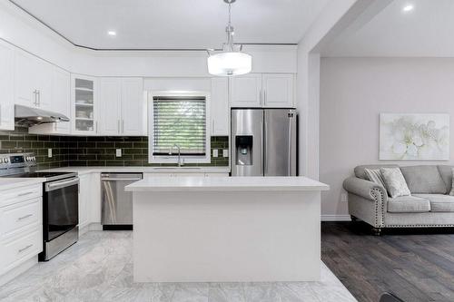 58 Province Street N, Hamilton, ON - Indoor Photo Showing Kitchen With Upgraded Kitchen