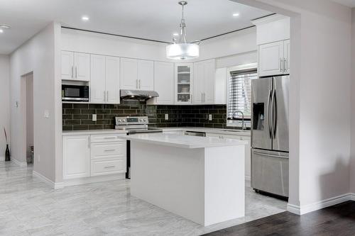 58 Province Street N, Hamilton, ON - Indoor Photo Showing Kitchen With Upgraded Kitchen