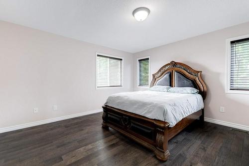 58 Province Street N, Hamilton, ON - Indoor Photo Showing Bedroom