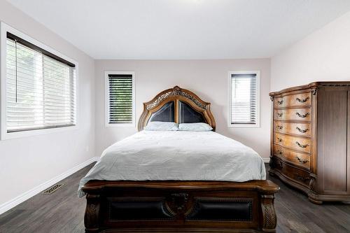 58 Province Street N, Hamilton, ON - Indoor Photo Showing Bedroom