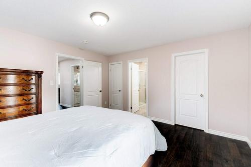 58 Province Street N, Hamilton, ON - Indoor Photo Showing Bedroom