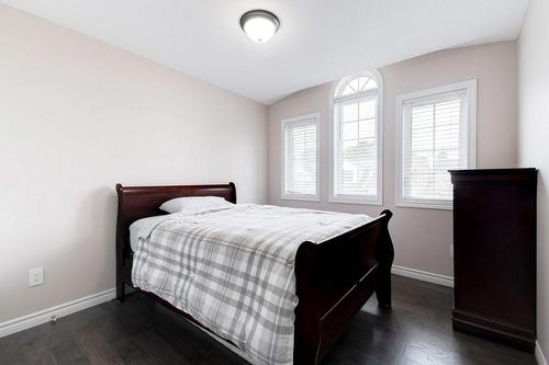 58 Province Street N, Hamilton, ON - Indoor Photo Showing Bedroom