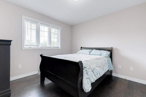 58 Province Street N, Hamilton, ON - Indoor Photo Showing Bedroom