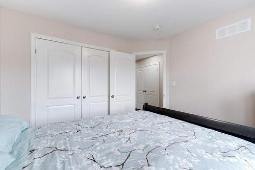 58 Province Street N, Hamilton, ON - Indoor Photo Showing Bedroom