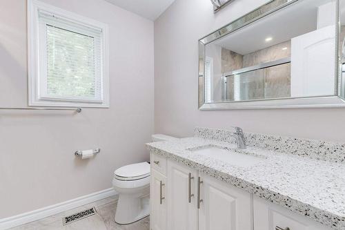 58 Province Street N, Hamilton, ON - Indoor Photo Showing Bathroom