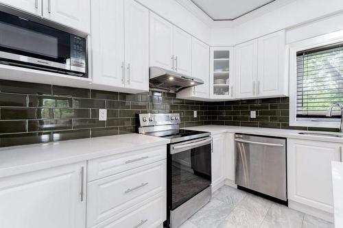 58 Province Street N, Hamilton, ON - Indoor Photo Showing Kitchen