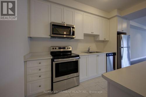 3 Ridgeside Lane, Hamilton (Waterdown), ON - Indoor Photo Showing Kitchen With Double Sink