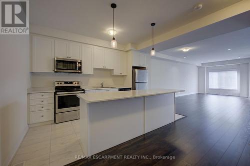 3 Ridgeside Lane, Hamilton (Waterdown), ON - Indoor Photo Showing Kitchen With Upgraded Kitchen