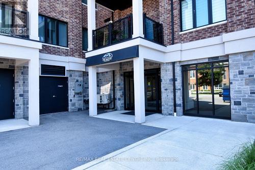 203 - 2605 Binbrook Road, Hamilton (Binbrook), ON - Outdoor