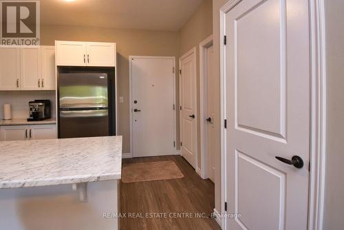 203 - 2605 Binbrook Road, Hamilton (Binbrook), ON - Indoor Photo Showing Kitchen