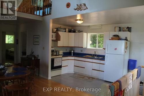 82739 Hunter'S Road N, Ashfield-Colborne-Wawanosh, ON - Indoor Photo Showing Kitchen With Double Sink