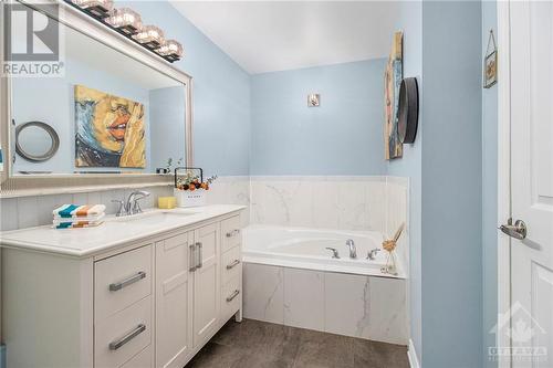 360 Royal Fern Way, Ottawa, ON - Indoor Photo Showing Bathroom