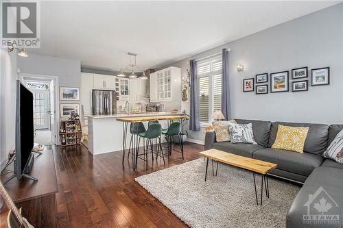 360 Royal Fern Way, Ottawa, ON - Indoor Photo Showing Living Room