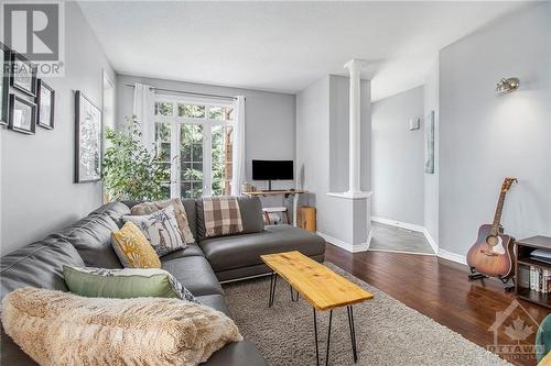 360 Royal Fern Way, Ottawa, ON - Indoor Photo Showing Living Room