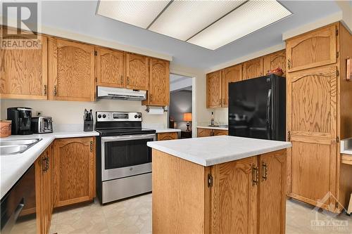 35 Holitman Drive, Ottawa, ON - Indoor Photo Showing Kitchen