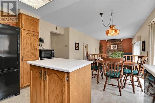 35 Holitman Drive, Ottawa, ON - Indoor Photo Showing Dining Room