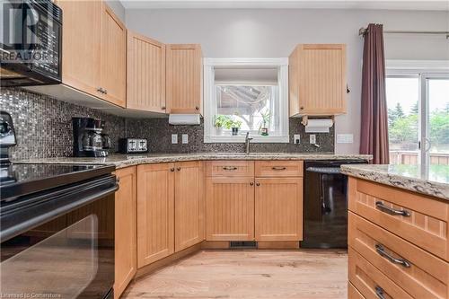 27 Highland Road, Clifford, ON - Indoor Photo Showing Kitchen