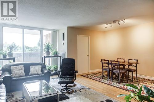 303 - 625 The West Mall, Toronto (Eringate-Centennial-West Deane), ON - Indoor Photo Showing Living Room