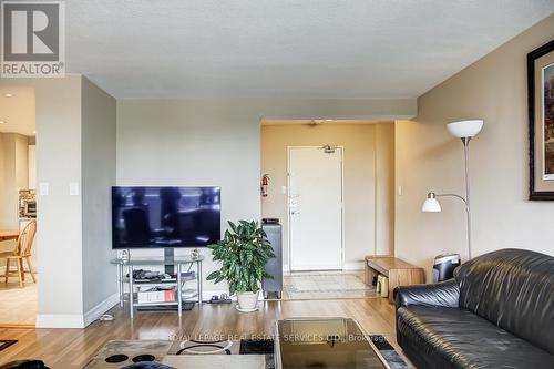 303 - 625 The West Mall, Toronto (Eringate-Centennial-West Deane), ON - Indoor Photo Showing Living Room