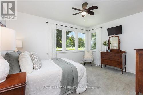 316 Angeline Street S, Kawartha Lakes, ON - Indoor Photo Showing Bedroom