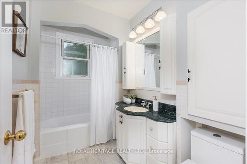 316 Angeline Street S, Kawartha Lakes, ON - Indoor Photo Showing Bathroom