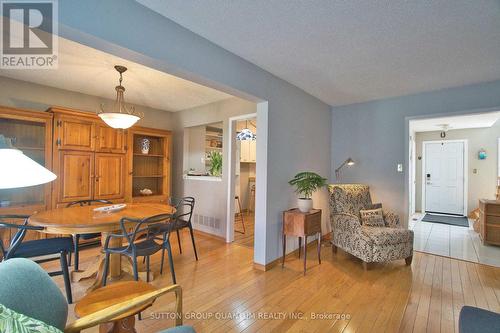 6 - 7 Davidson Boulevard, Hamilton (Dundas), ON - Indoor Photo Showing Living Room