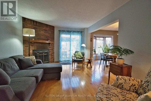 6 - 7 Davidson Boulevard, Hamilton (Dundas), ON - Indoor Photo Showing Living Room With Fireplace