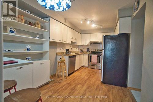 6 - 7 Davidson Boulevard, Hamilton (Dundas), ON - Indoor Photo Showing Kitchen