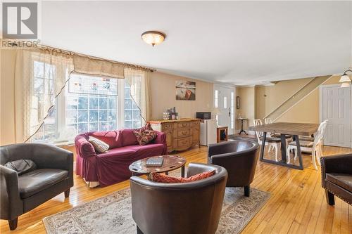 3320 County 27 Road, Brockville, ON - Indoor Photo Showing Living Room