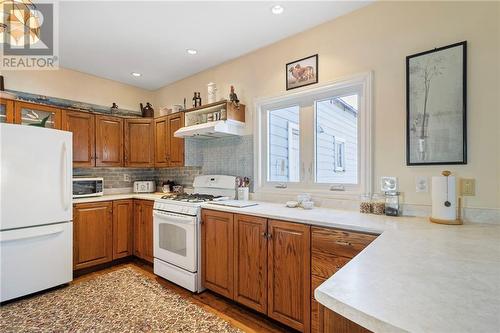 3320 County 27 Road, Brockville, ON - Indoor Photo Showing Kitchen