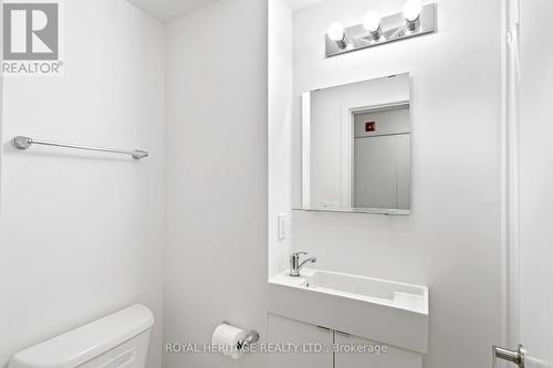 307 - 1800 Simcoe Street N, Oshawa (Samac), ON - Indoor Photo Showing Bathroom