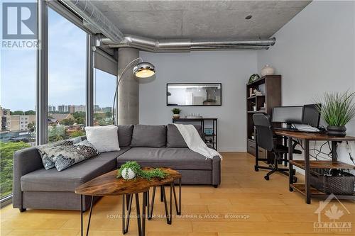 608 - 360 Mcleod Street, Ottawa, ON - Indoor Photo Showing Living Room