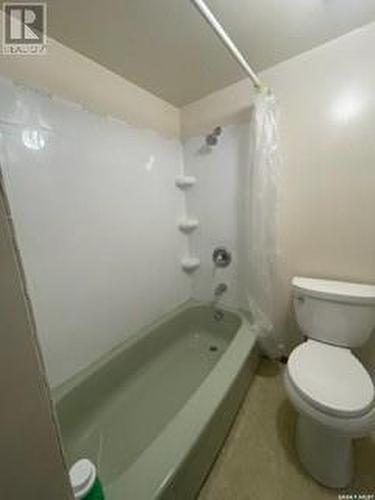 828 Empress Street, Regina, SK - Indoor Photo Showing Bathroom