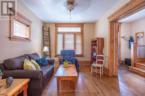 372 Rubidge Street, Peterborough (Downtown), ON - Indoor Photo Showing Living Room