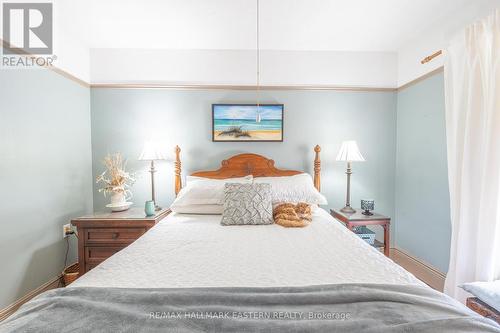 372 Rubidge Street, Peterborough (Downtown), ON - Indoor Photo Showing Bedroom