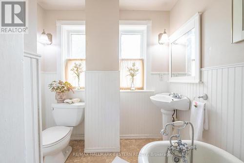 372 Rubidge Street, Peterborough (Downtown), ON - Indoor Photo Showing Bathroom