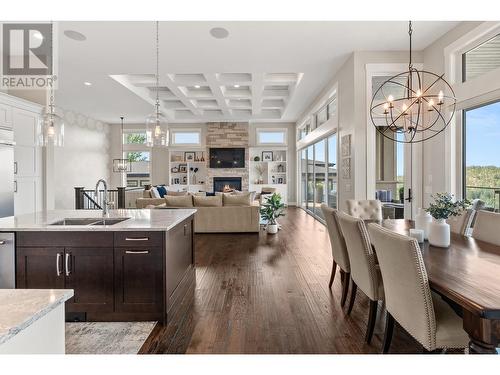 1535 Rocky Point Drive, Kelowna, BC - Indoor Photo Showing Dining Room