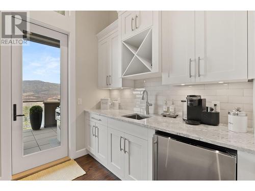 1535 Rocky Point Drive, Kelowna, BC - Indoor Photo Showing Kitchen With Upgraded Kitchen