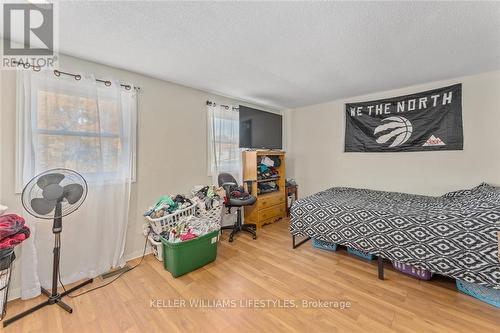 110/112 Euphemia Street N, Sarnia, ON - Indoor Photo Showing Bedroom