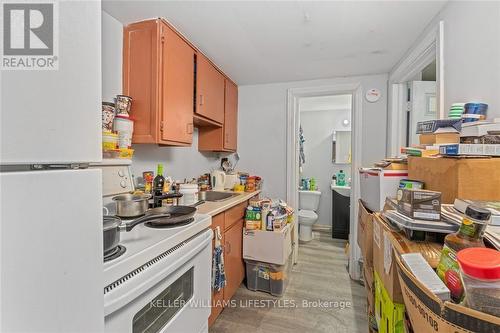 110/112 Euphemia Street N, Sarnia, ON - Indoor Photo Showing Kitchen