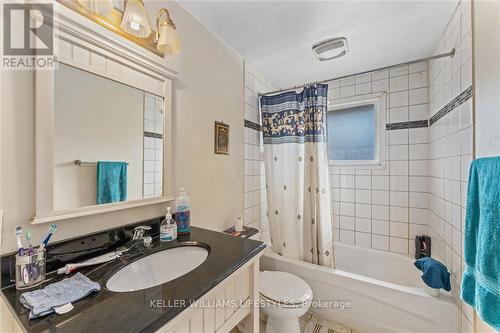 110/112 Euphemia Street N, Sarnia, ON - Indoor Photo Showing Bathroom