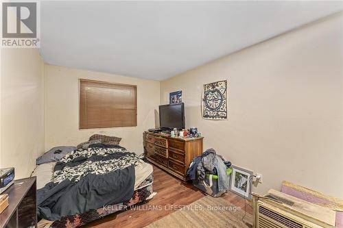 110/112 Euphemia Street N, Sarnia, ON - Indoor Photo Showing Bedroom