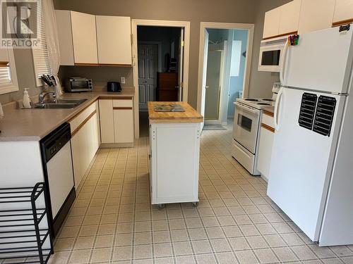 8248 97A Highway Unit# 20, Sicamous, BC - Indoor Photo Showing Kitchen With Double Sink