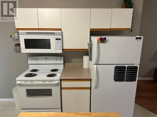 8248 97A Highway Unit# 20, Sicamous, BC - Indoor Photo Showing Kitchen