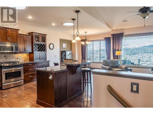 663 Denali Court Unit# 347 Lot# 63, Kelowna, BC - Indoor Photo Showing Kitchen