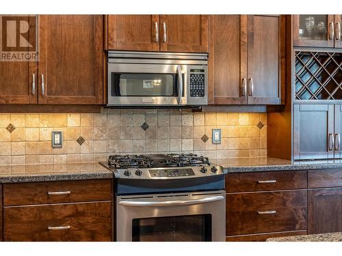 663 Denali Court Unit# 347 Lot# 63, Kelowna, BC - Indoor Photo Showing Kitchen