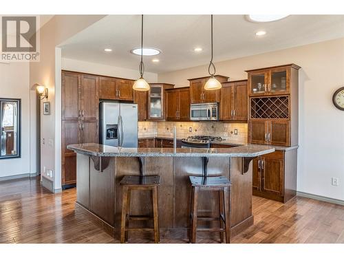 663 Denali Court Unit# 347 Lot# 63, Kelowna, BC - Indoor Photo Showing Kitchen