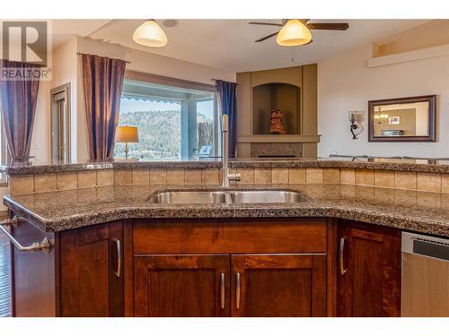 663 Denali Court Unit# 347 Lot# 63, Kelowna, BC - Indoor Photo Showing Kitchen With Double Sink